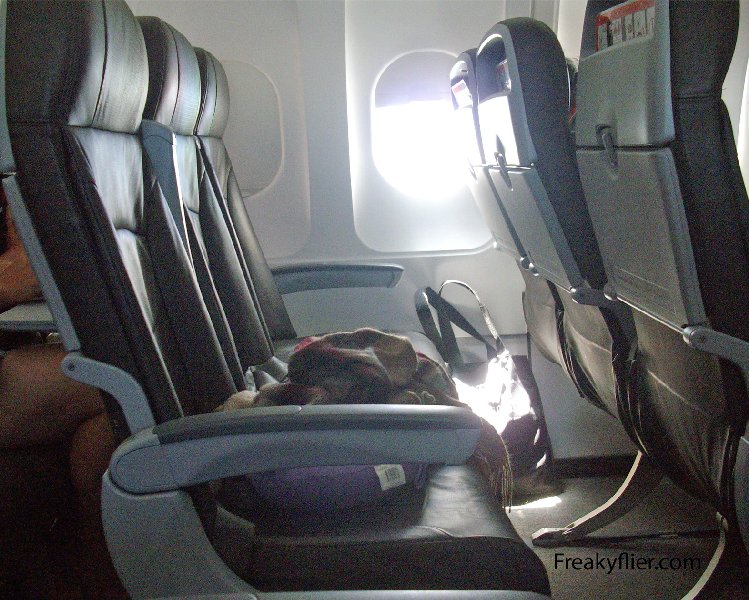 Jetstar Airways Airbus a3210-200, seat row 28
