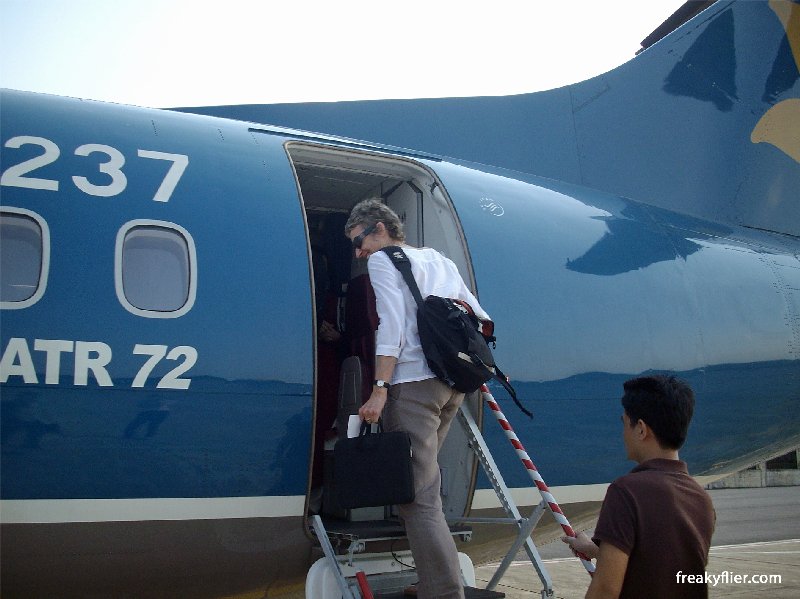 ATR72 rear door entry with integrated staircase