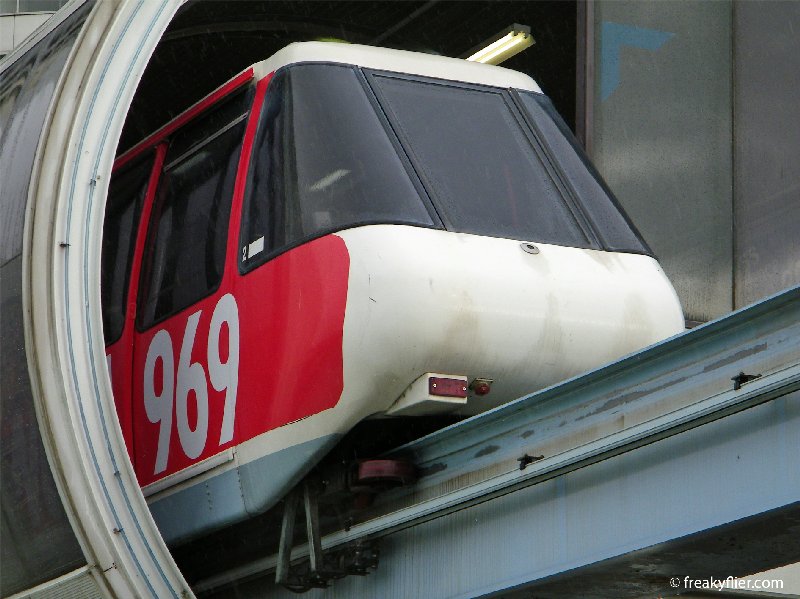 Monorail at Harbourside Station