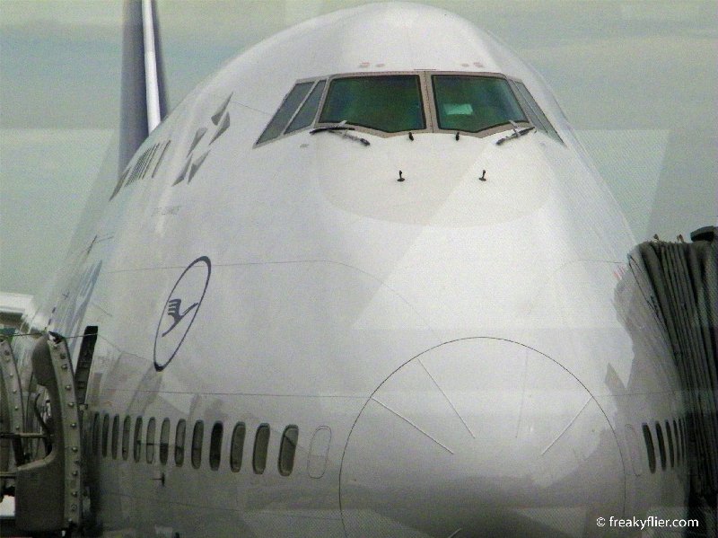 Lufthansa B747-400 waiting for departure from Bangkok