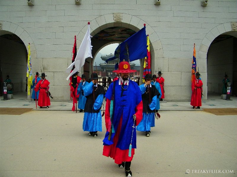 The changing of the Guard outside Gwanghwamun Gat at Gyeongbokgung Palace