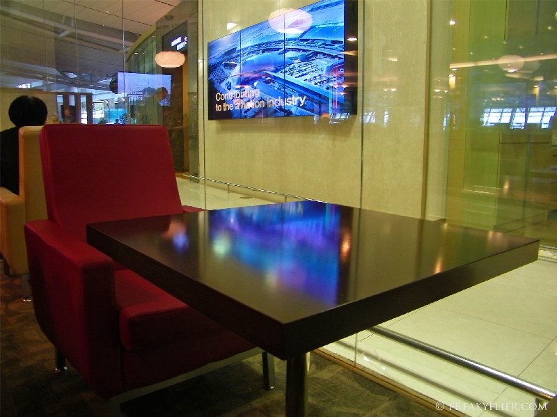 Discreet tables for two (or one)