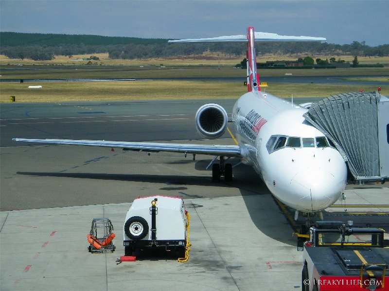 QantasLink Boeing 717 ready for boarding at Canberra Airport