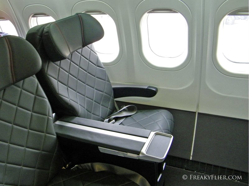 Business Class seats on QantasLink Boeing 717