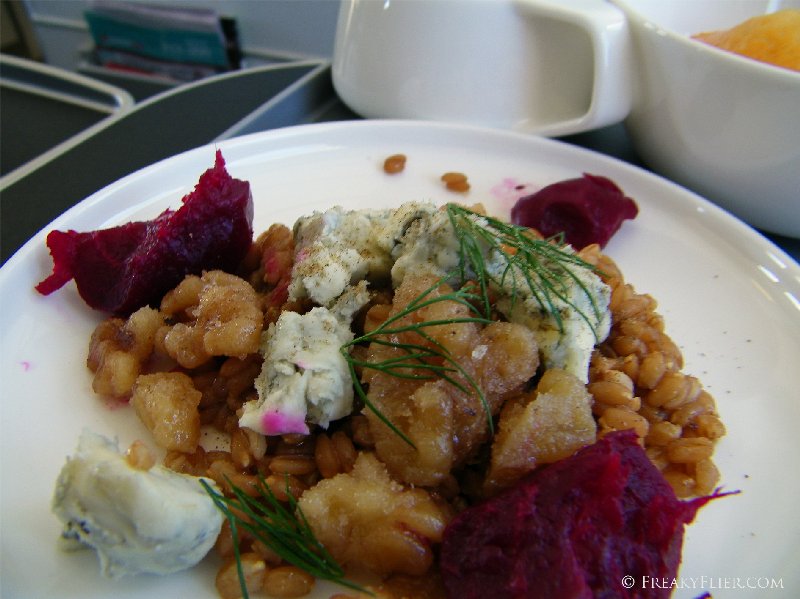 Salad of grains with beetroot, caramelised walnuts and gorgonzola