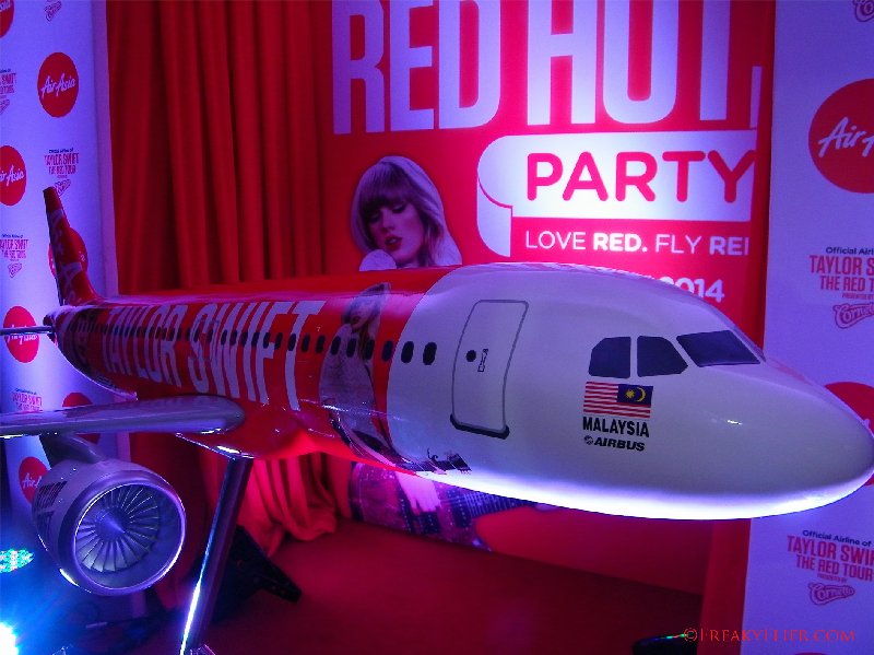 The Air Asia Airbus a320 Taylor Swift Livery