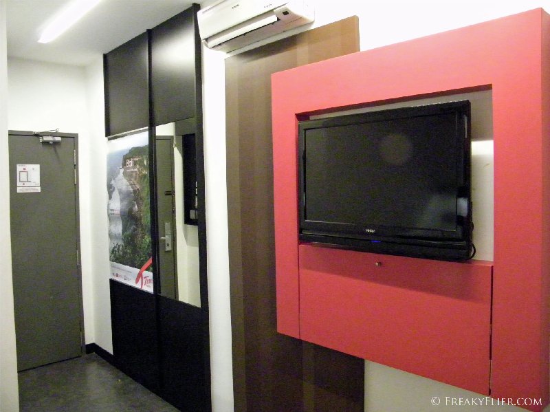 LCD TV in a single room at the Tune Hotel Kuala Lumpur