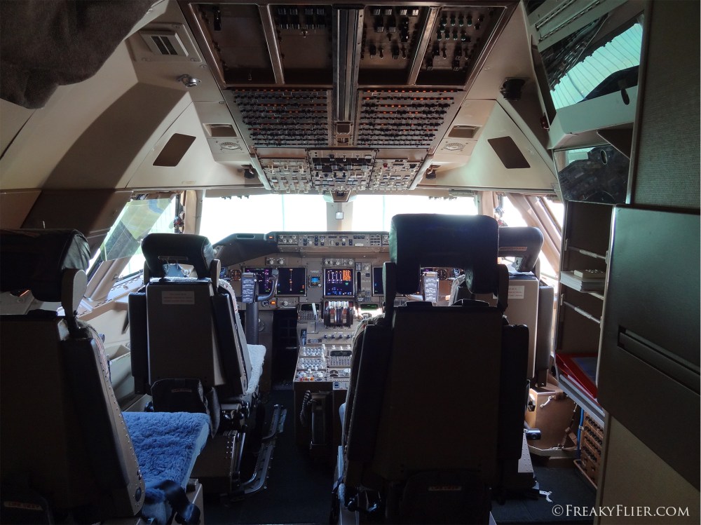 The flight deck on board the 747-400