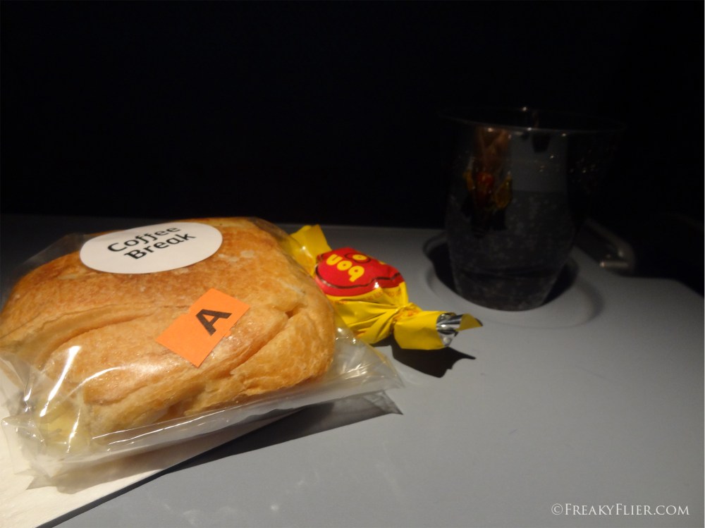 snack-on-board-the-flight-from-buenos-aires-to-santiago